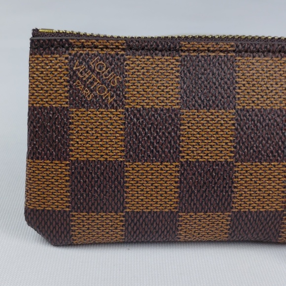 Monogramed Credit Card And Key Chain Case. - Picture 2 of 15